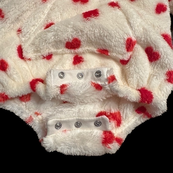 Baby Girl Old Navy Heart Bodysuit Hoodie - Size 6-12 M - NWOT - Picture 3 of 5